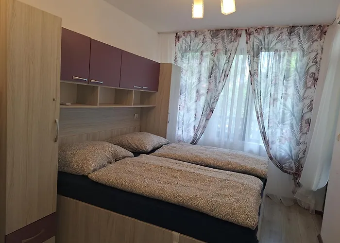 Apartment102 Paradise Apartment